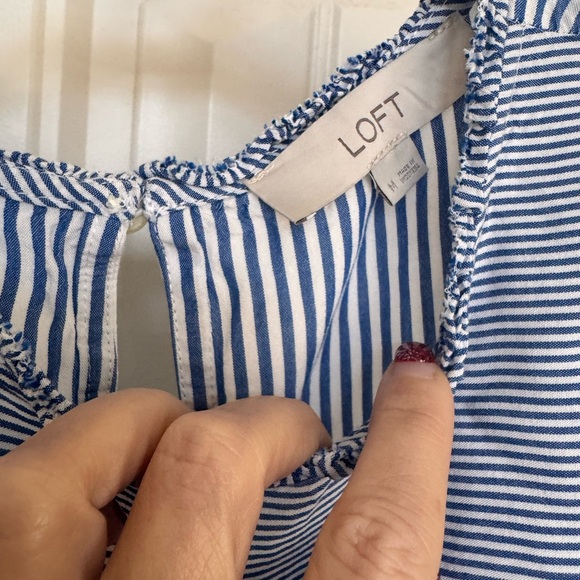 Flutter sleeve top 🩵 - Picture 3 of 3